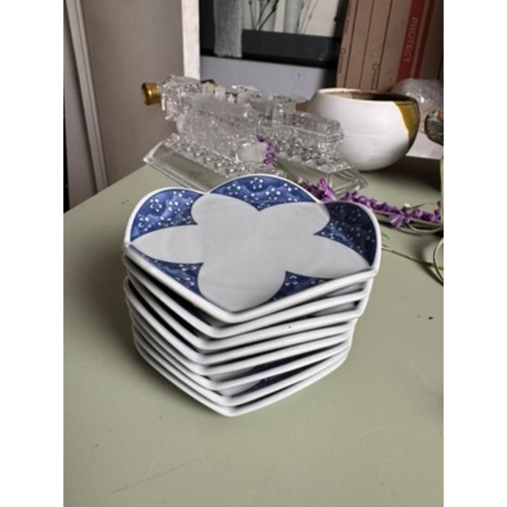 Set of 8 White Blue Floral Motif Pentagonal Scalloped Appetizer Plates Porcelain